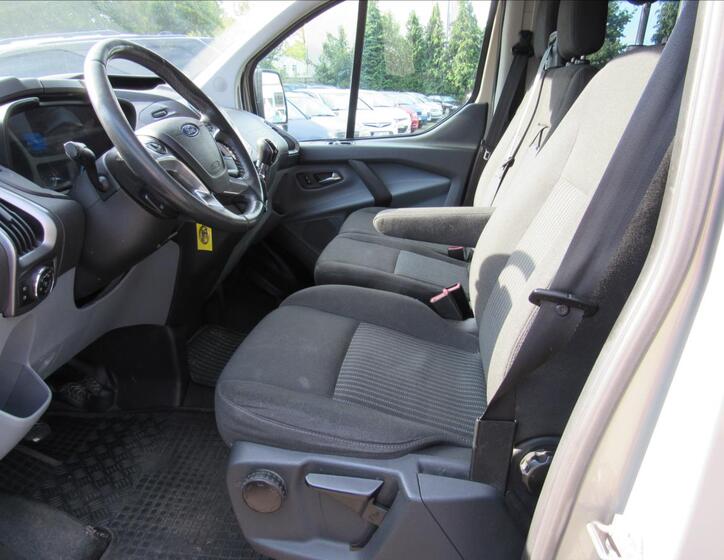 Ford Transit 9