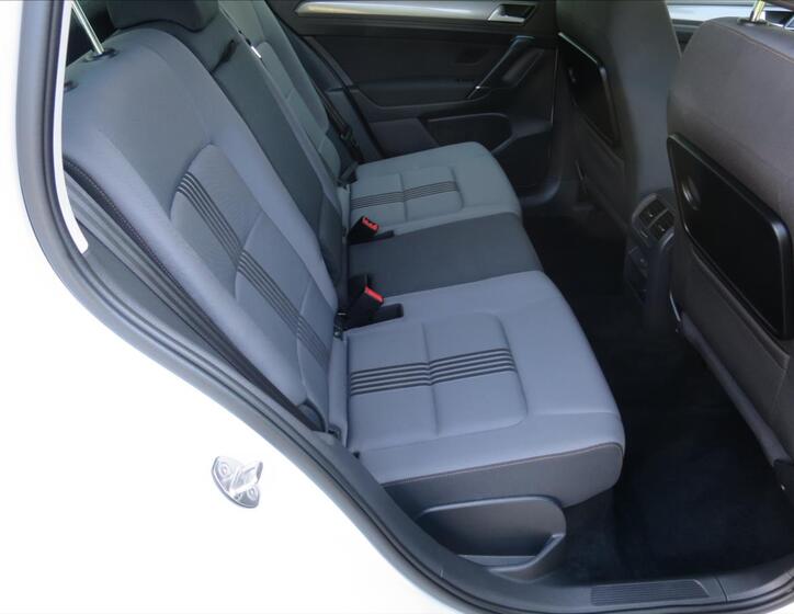 Volkswagen Golf 17