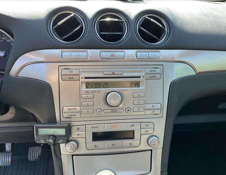 Ford Galaxy 16