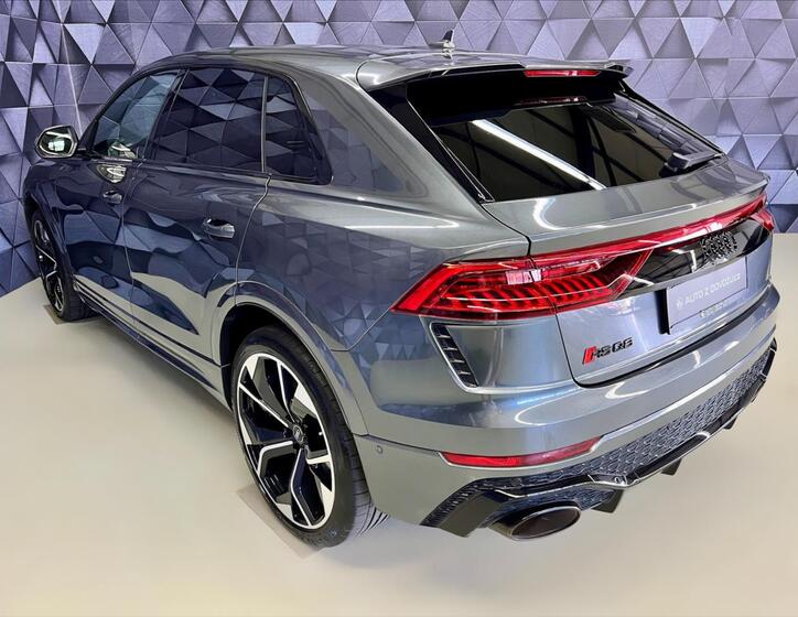 Audi RS Q8 5