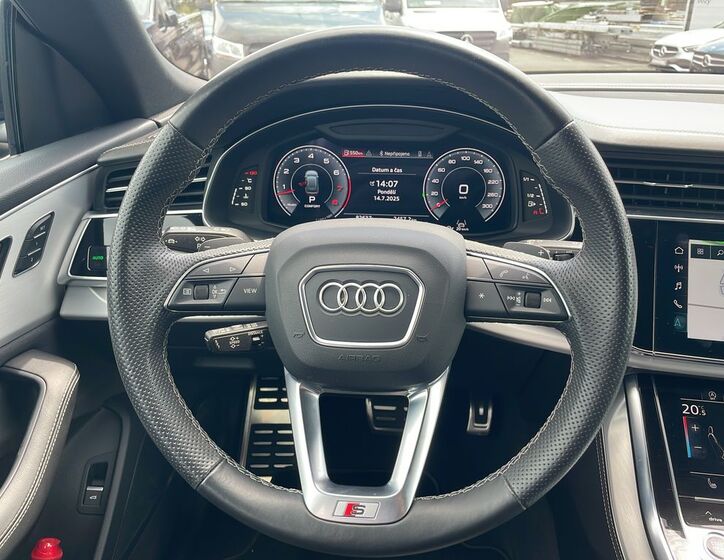Audi Q8 18