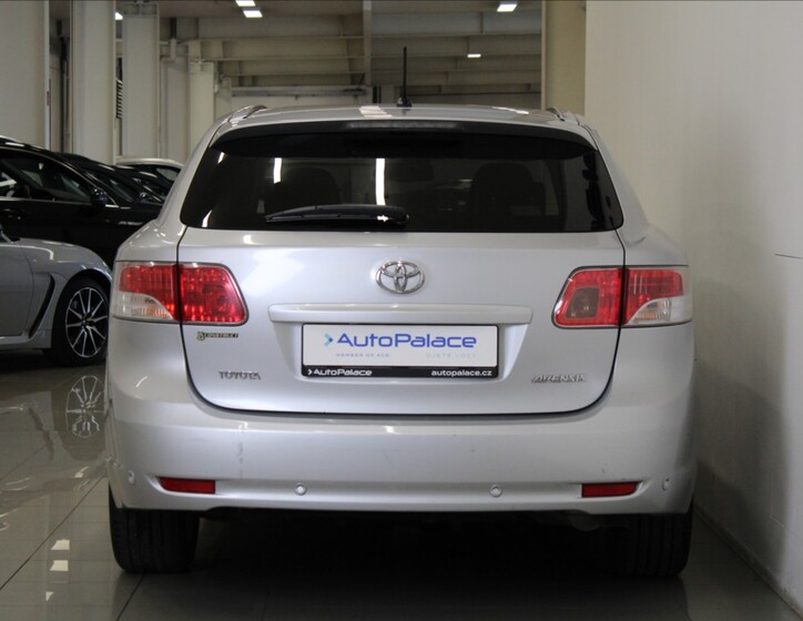 Toyota Avensis 4