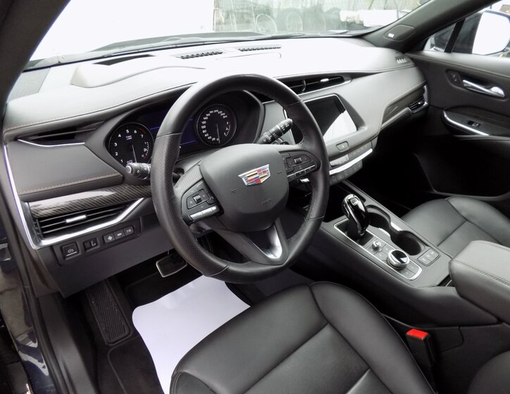 Cadillac XT4 13