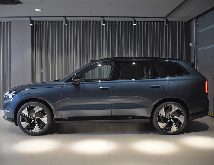 Volvo EX90 2