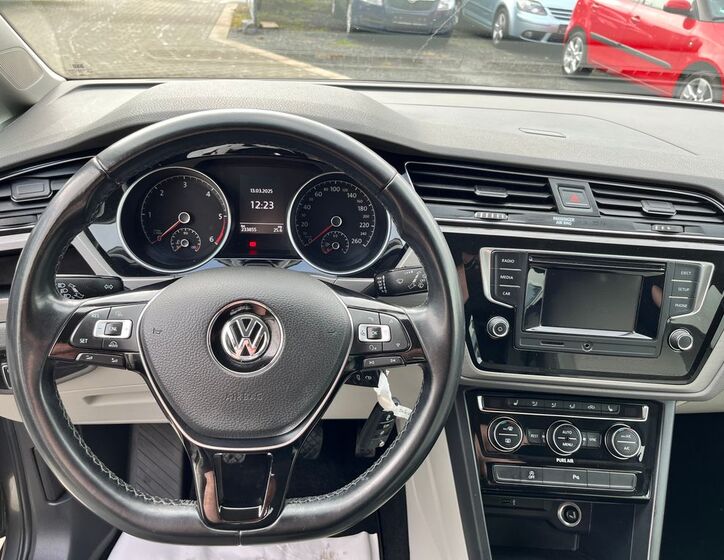 Volkswagen Touran 13