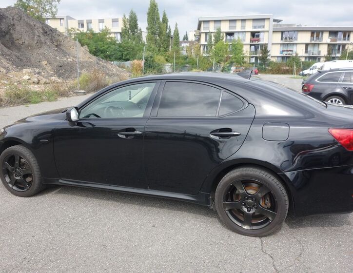 Lexus IS 220 11