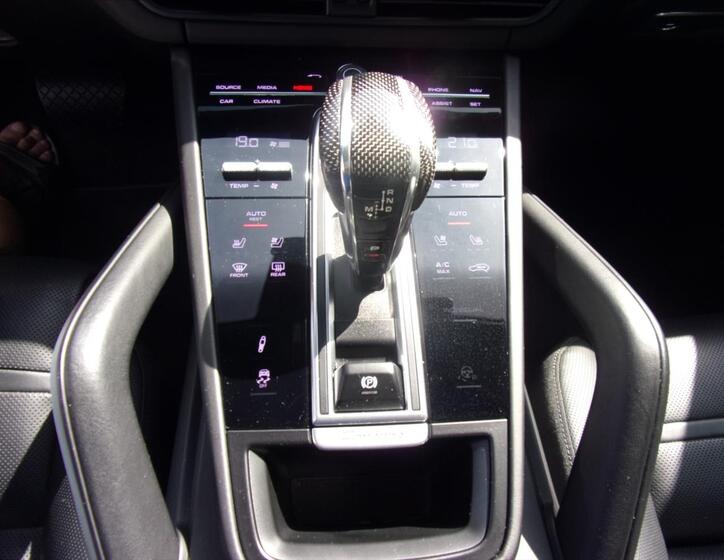 Porsche Cayenne 24