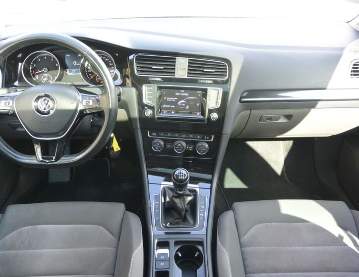 Volkswagen Golf 15