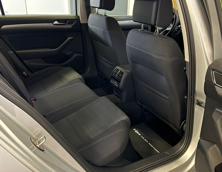 Volkswagen Passat 9