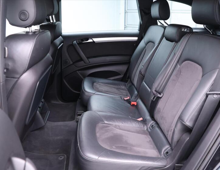 Audi Q7 15