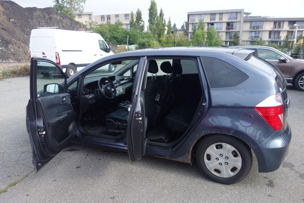 Honda FR-V