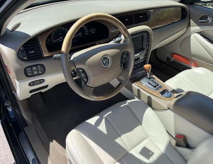 Jaguar S-Type 9