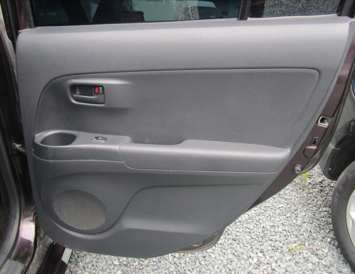 Daihatsu Materia 23