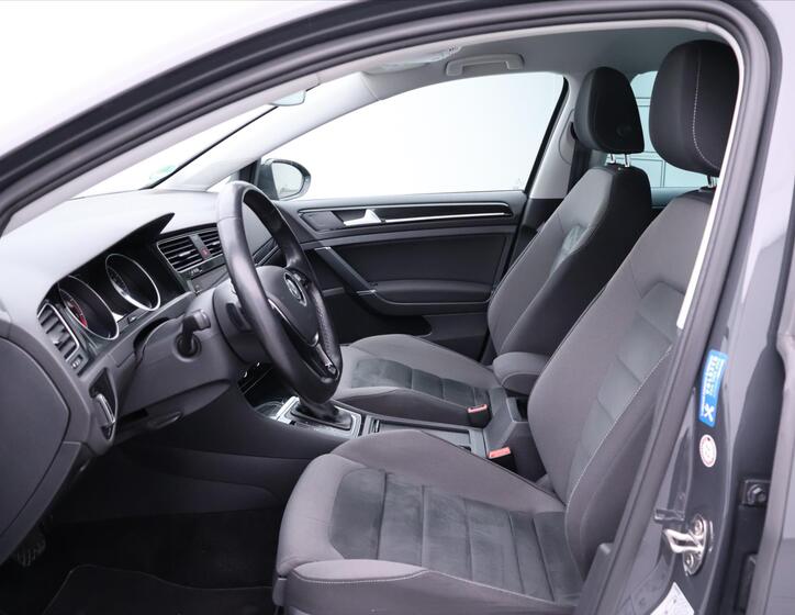 Volkswagen Golf 10