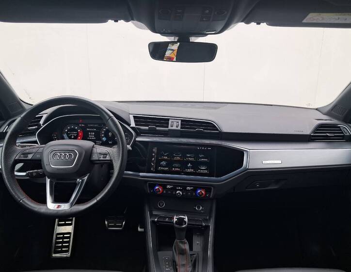 Audi Q3 7