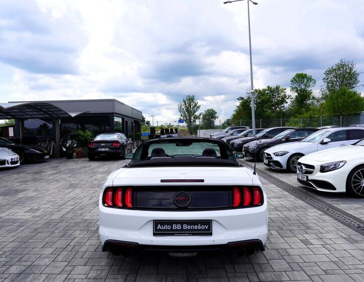 Ford Mustang 12