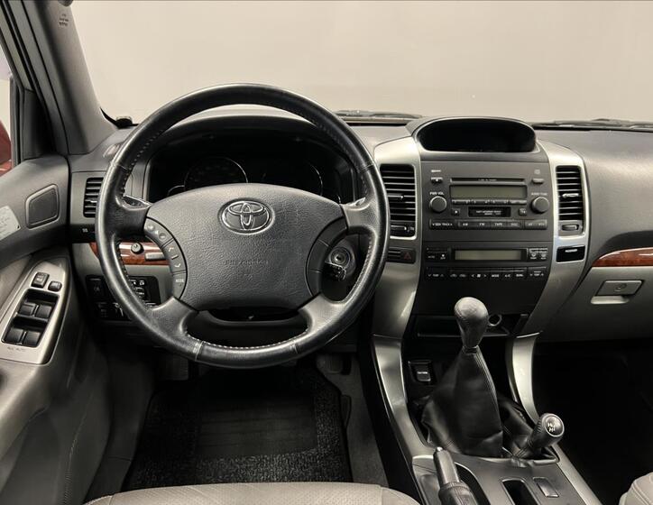 Toyota Land Cruiser 5