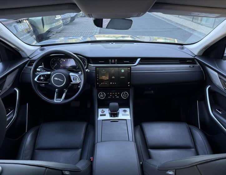 Jaguar F-Pace 28