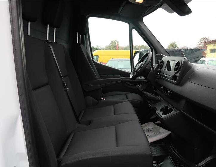 Mercedes-Benz Sprinter 13