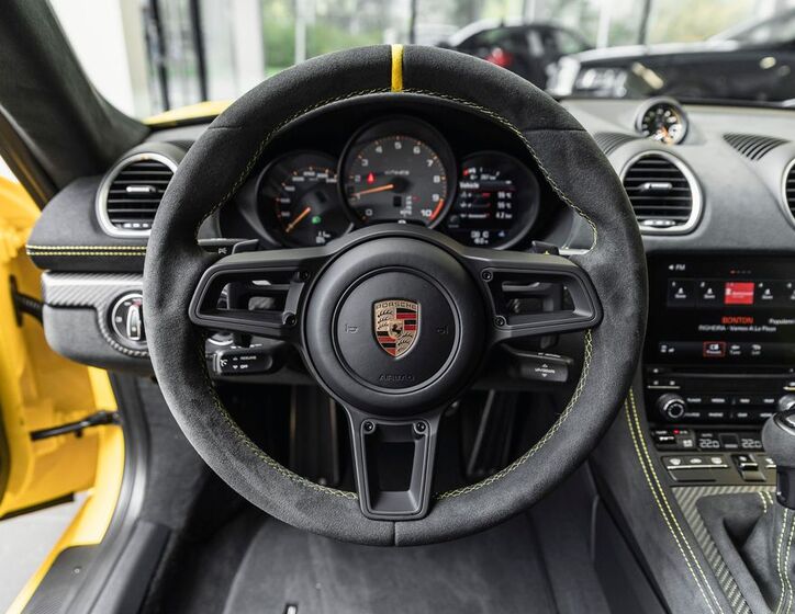 Porsche Cayman 6