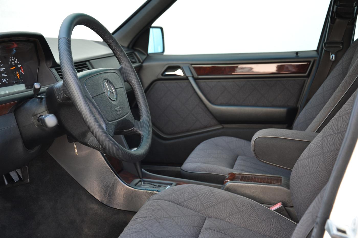 Mercedes-Benz 124