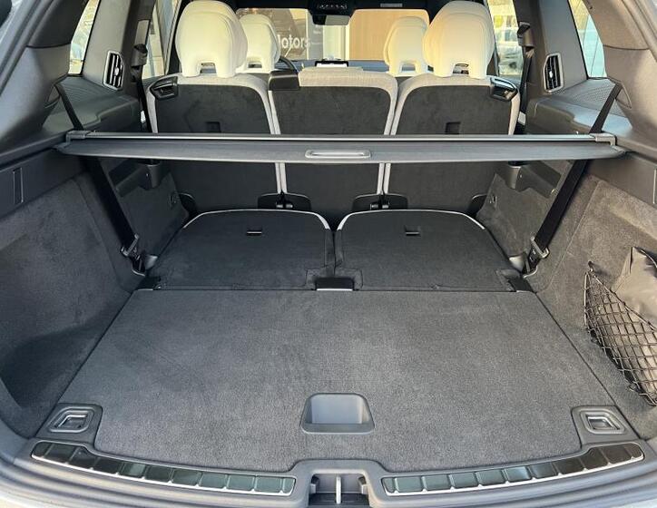 Volvo EX90 19