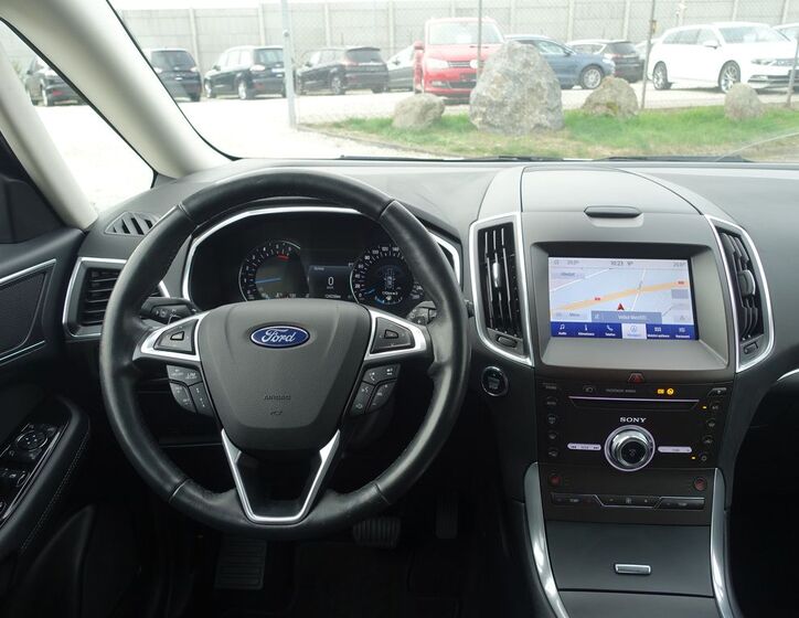 Ford Galaxy 9