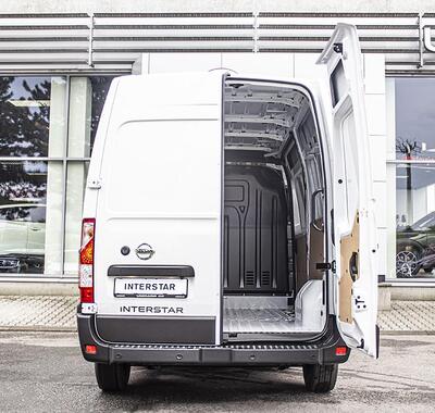 Nissan NV400 18