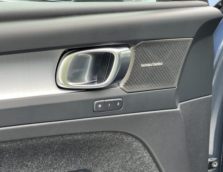 Volvo XC40 8