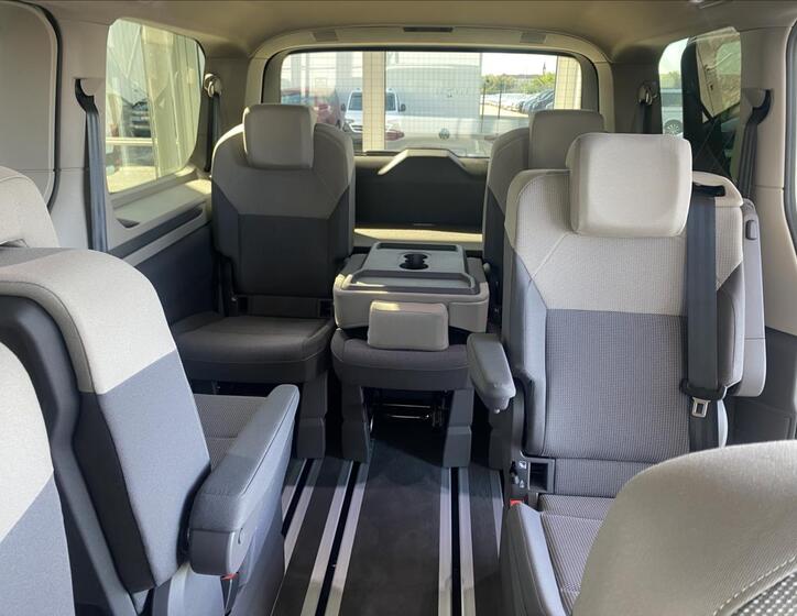 Volkswagen Multivan 11
