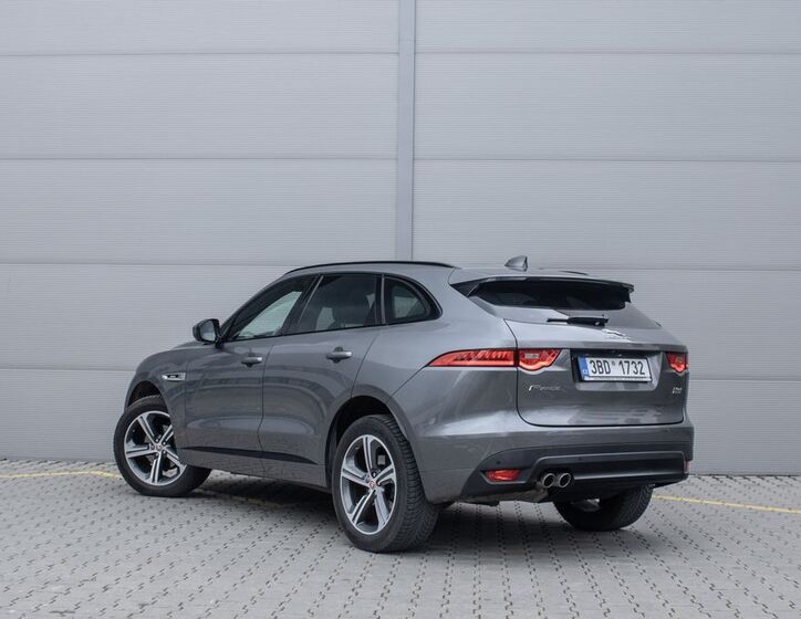 Jaguar F-Pace 7