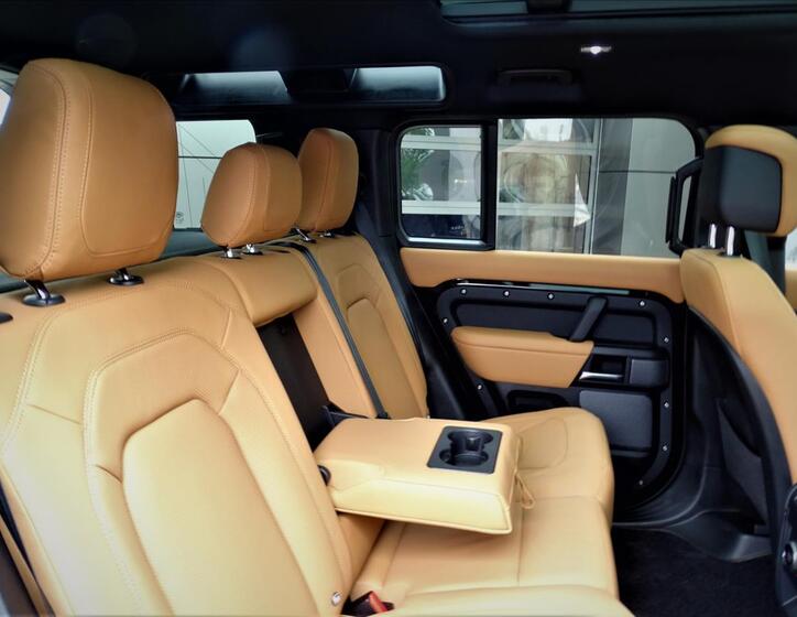 Land Rover Defender 36