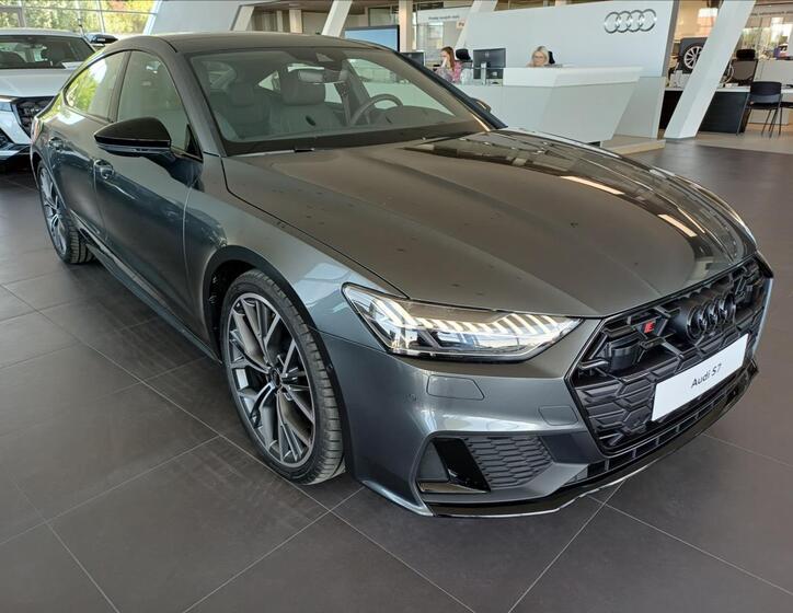 Audi S7 3