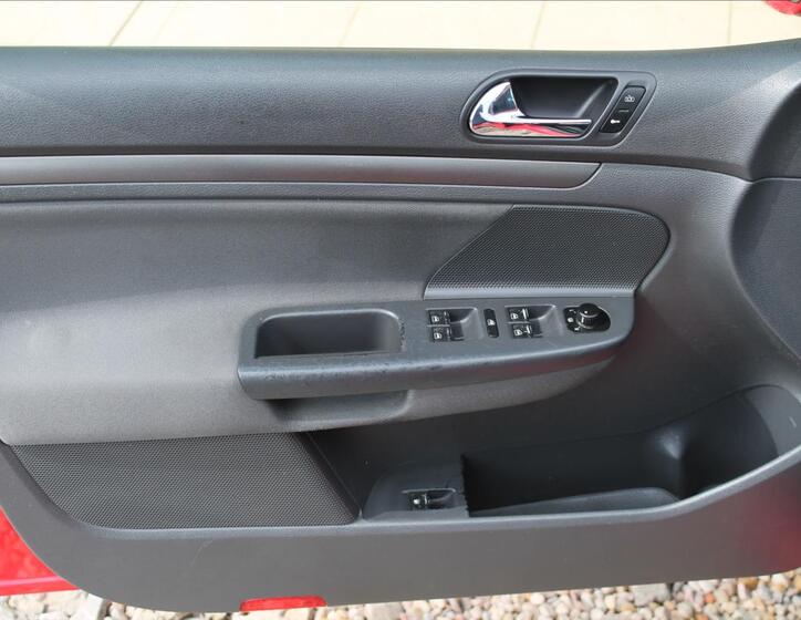 Volkswagen Golf 16