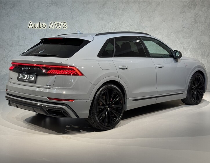 Audi Q8 8