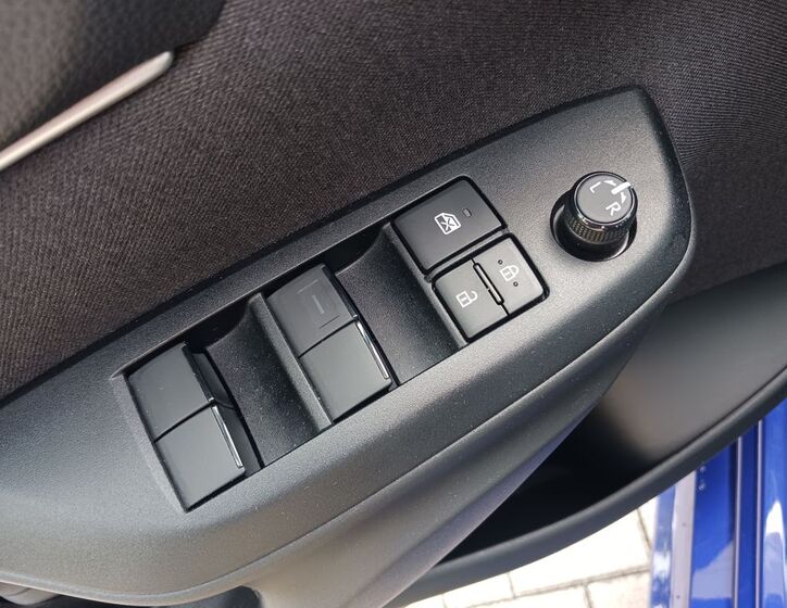 Toyota Yaris 16