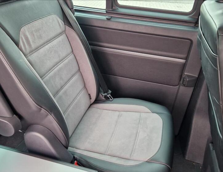 Volkswagen Multivan 12