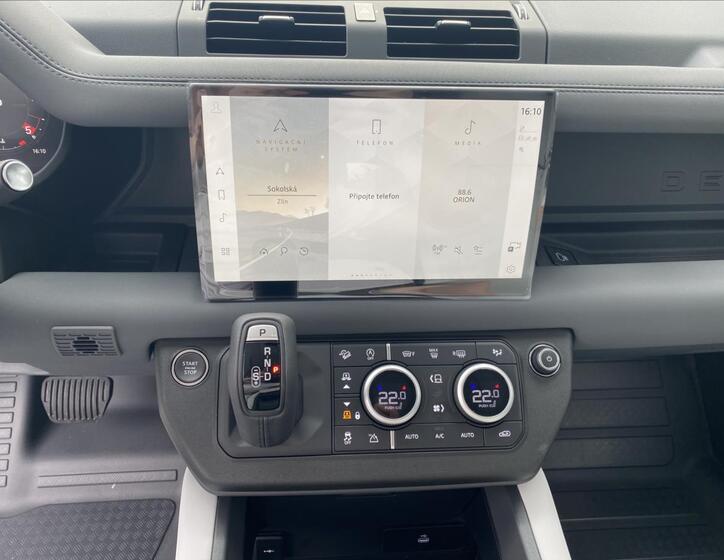 Land Rover Defender 13