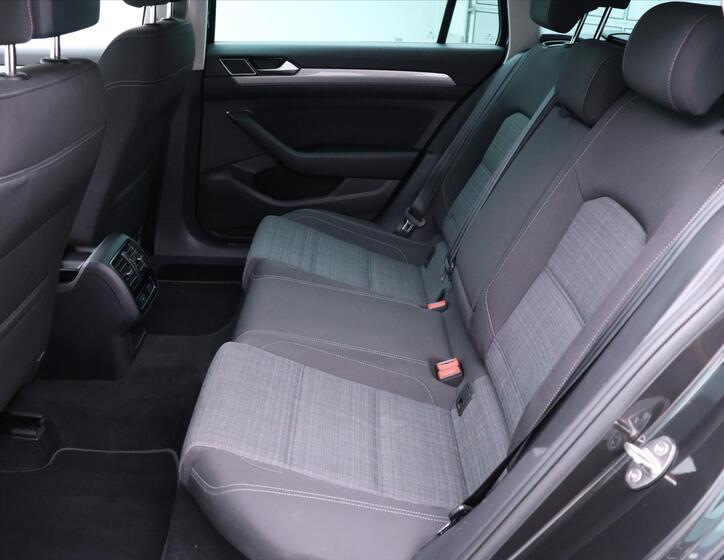 Volkswagen Passat 16