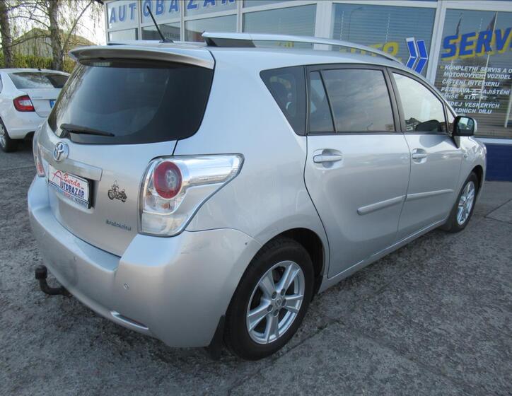 Toyota Verso 4