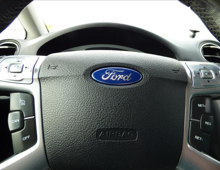 Ford Galaxy 16