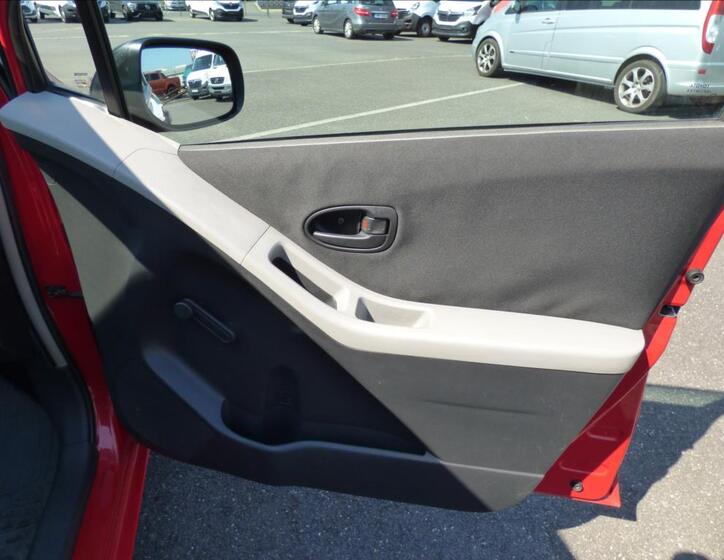 Toyota Yaris 27