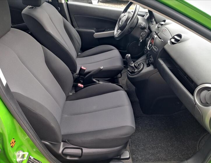 Mazda 2 12