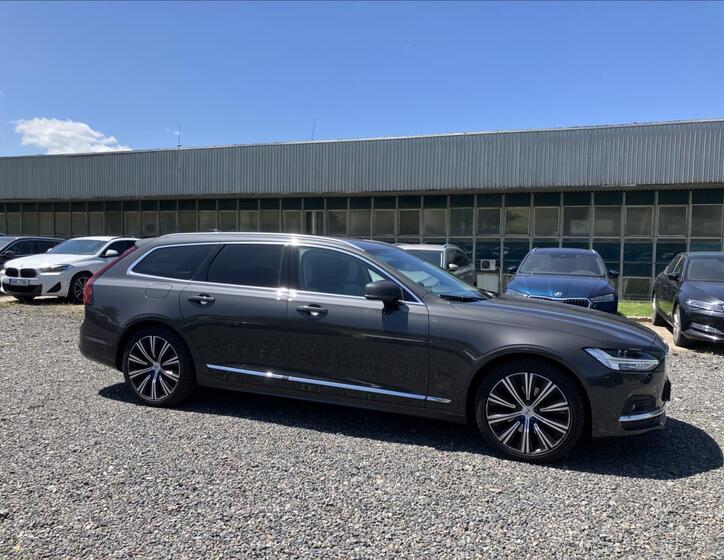 Volvo V90 8