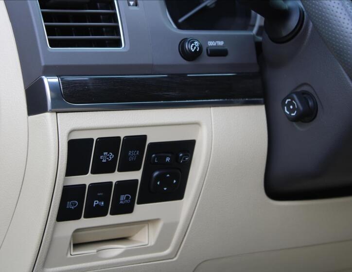 Toyota Land Cruiser 16