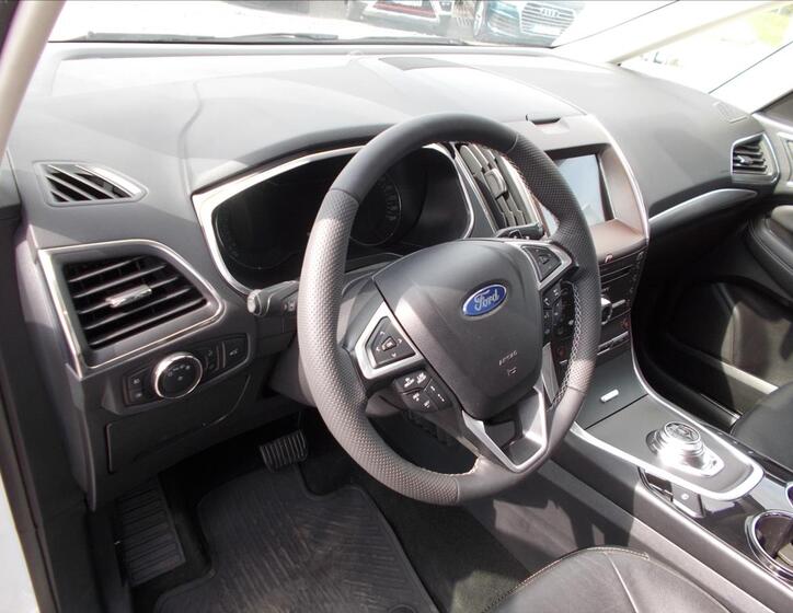 Ford Galaxy 27