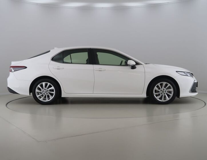 Toyota Camry 4