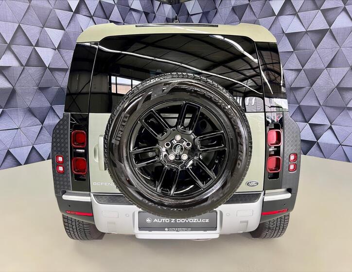 Land Rover Defender 6