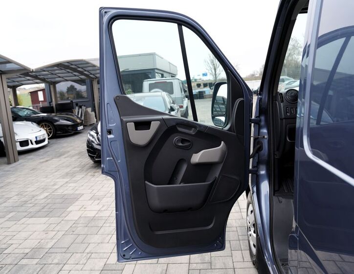 Nissan NV400 15