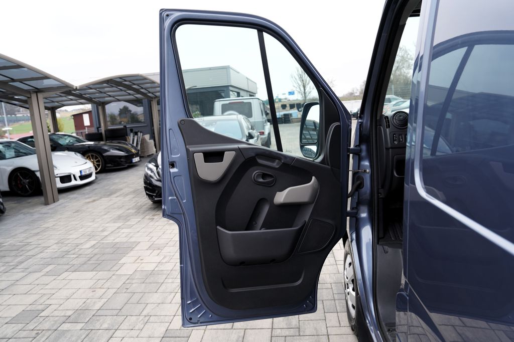 Nissan NV400